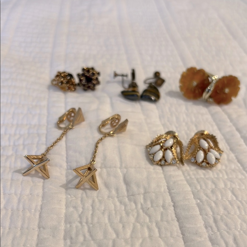 5 pairs of vintage clip earrings